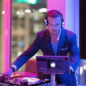 Meet your Posher, Max